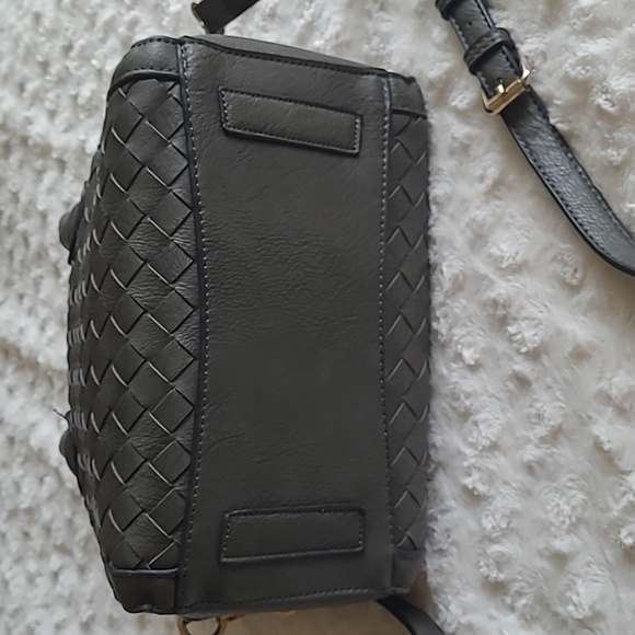 Sasha + Sofi gray zippered purse with weave design. Handle and shoulder strap. - Picture 10 of 17